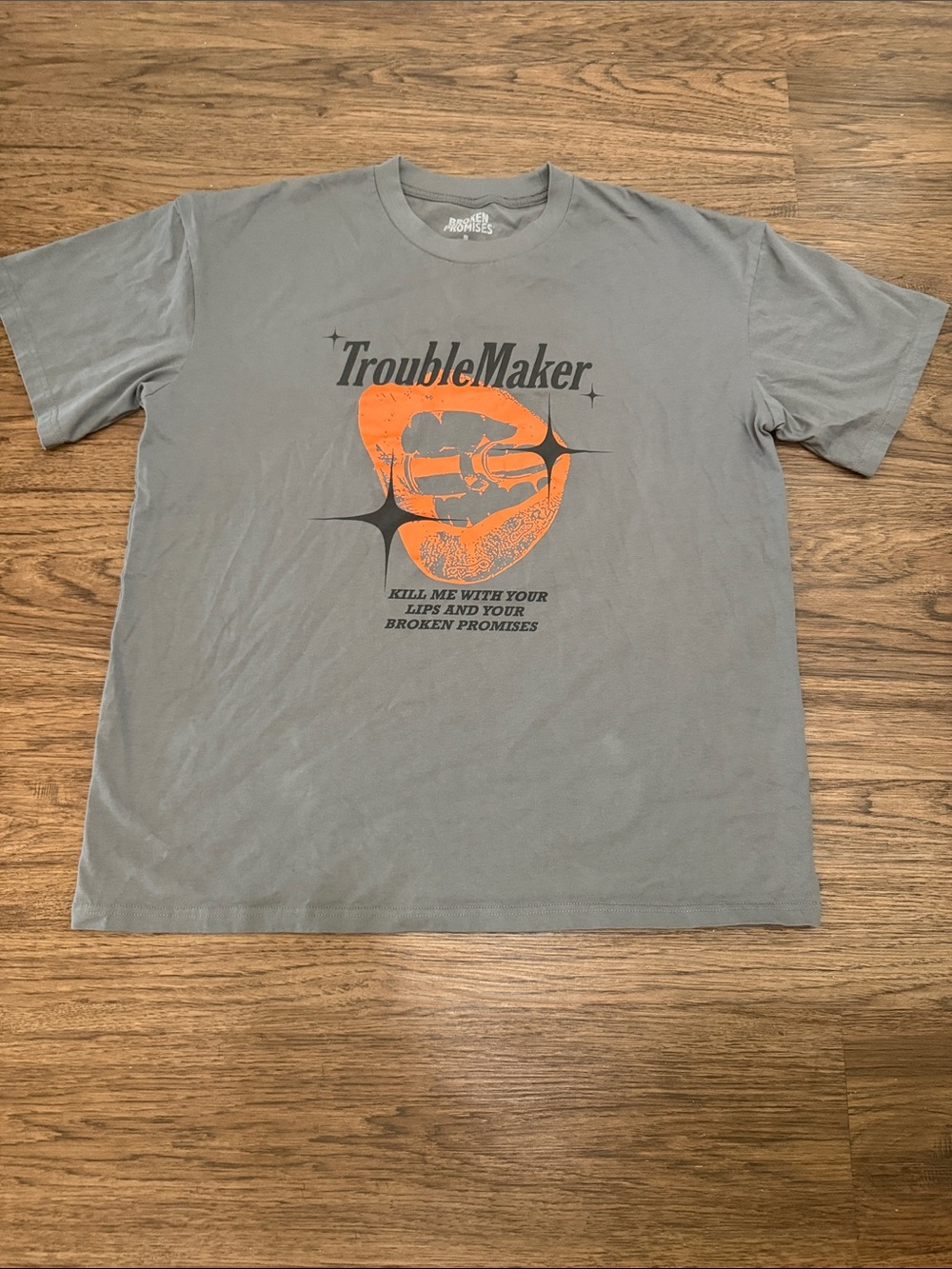 NWOT TroubleMaker Graphic Tee in Gray with Orange Print